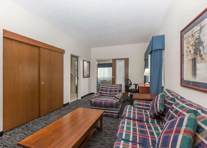 Baymont By Wyndham Des Moines Airport